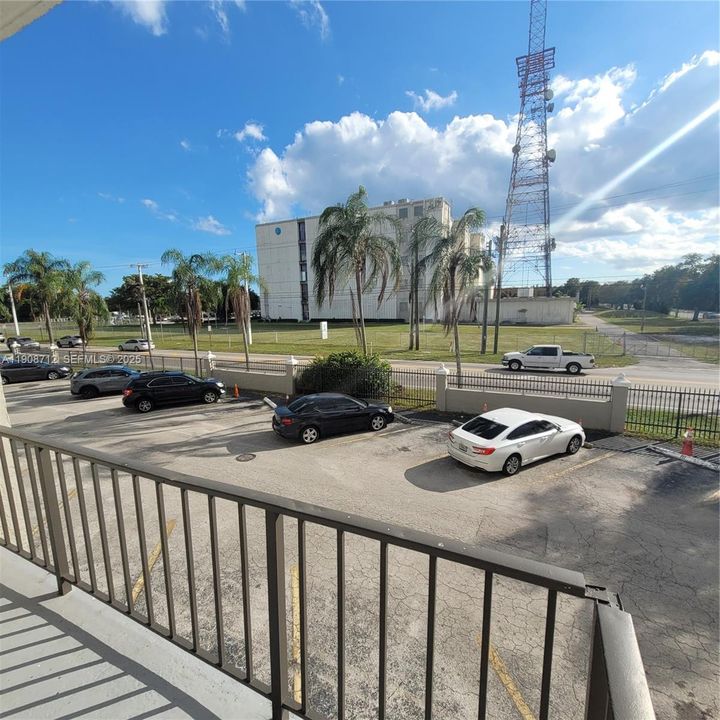 For Rent: $1,725 (2 beds, 2 baths, 790 Square Feet)