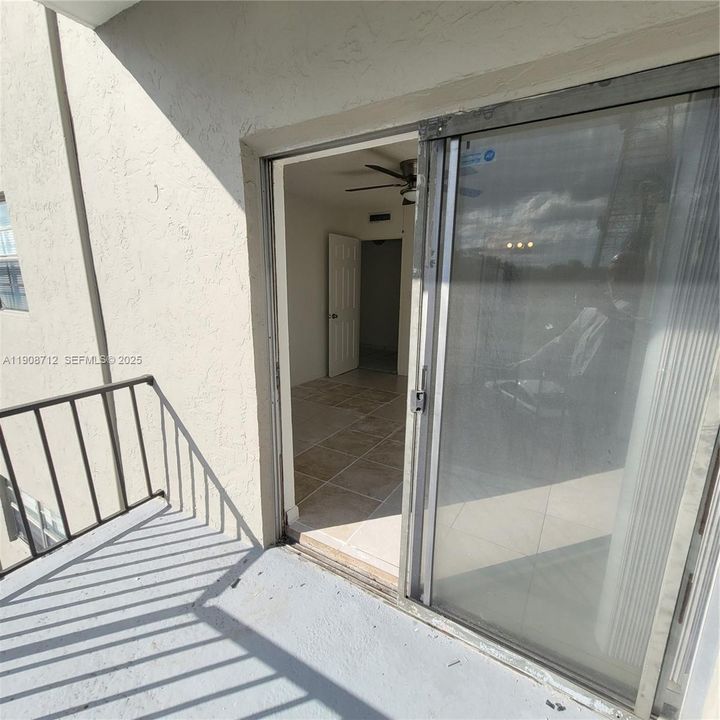 For Rent: $1,725 (2 beds, 2 baths, 790 Square Feet)