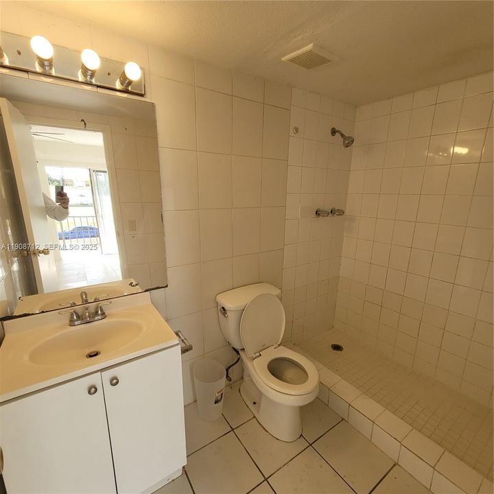 For Rent: $1,725 (2 beds, 2 baths, 790 Square Feet)