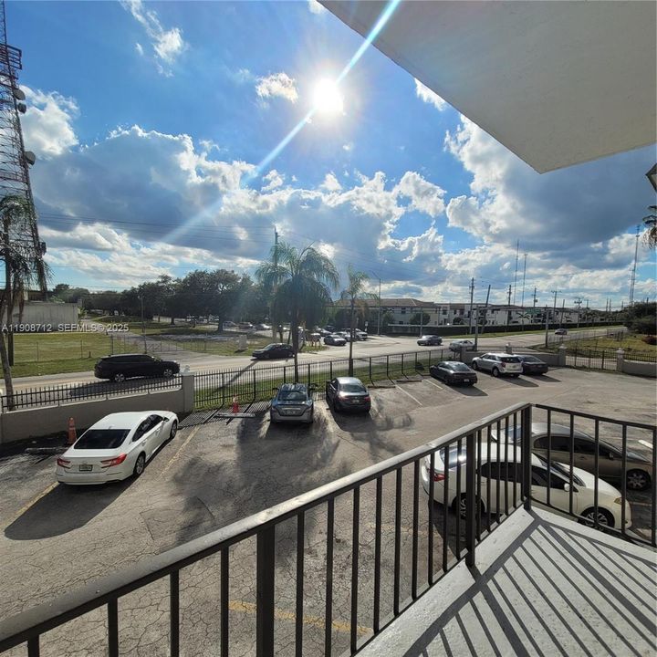 For Rent: $1,725 (2 beds, 2 baths, 790 Square Feet)