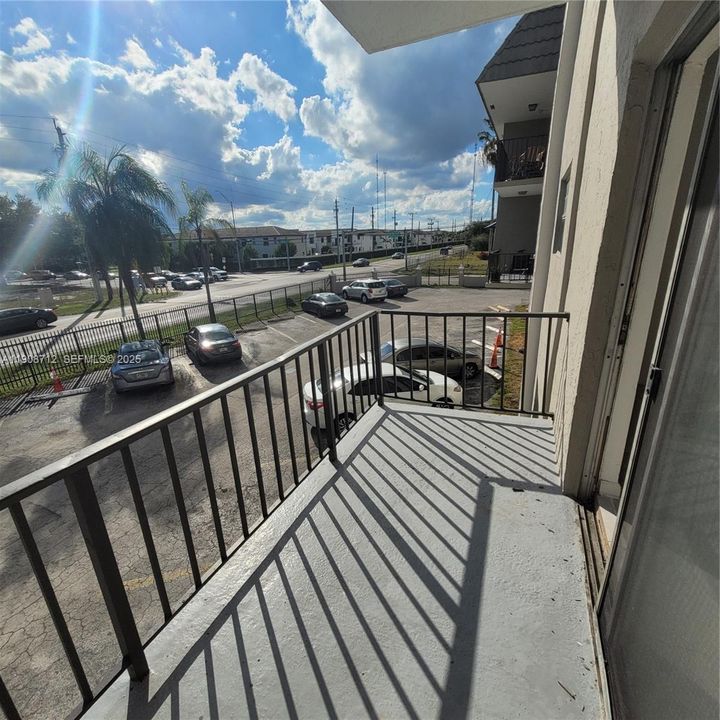 For Rent: $1,725 (2 beds, 2 baths, 790 Square Feet)