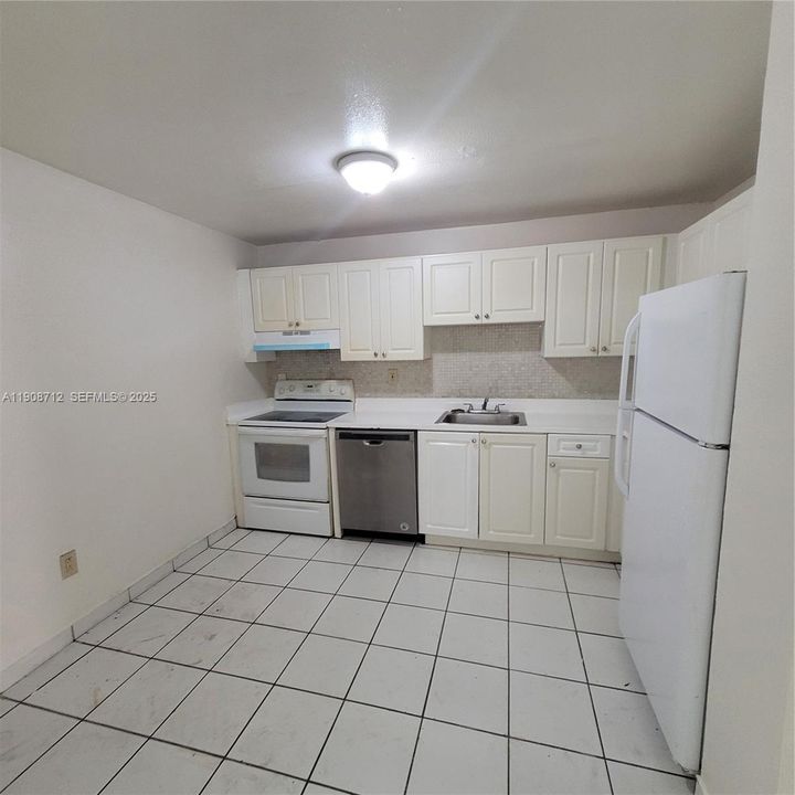 For Rent: $1,725 (2 beds, 2 baths, 790 Square Feet)