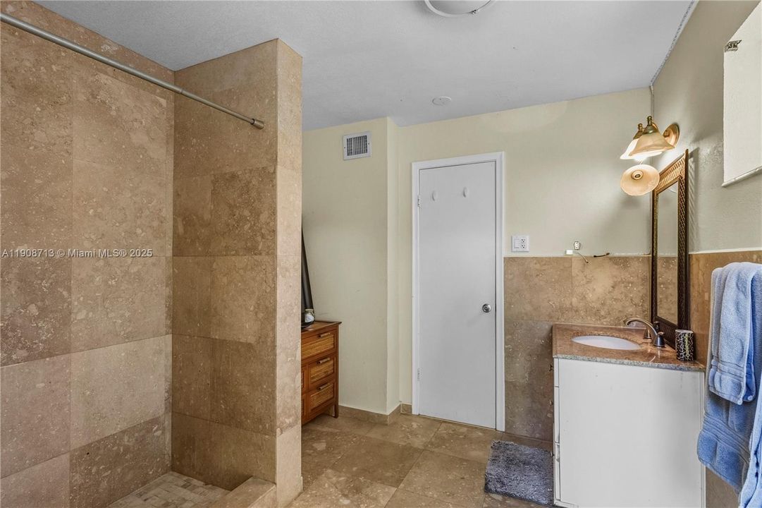 待售: $1,450,000 (4 贝兹, 3 浴室, 2192 平方英尺)