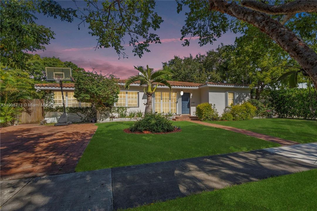 待售: $1,450,000 (4 贝兹, 3 浴室, 2192 平方英尺)