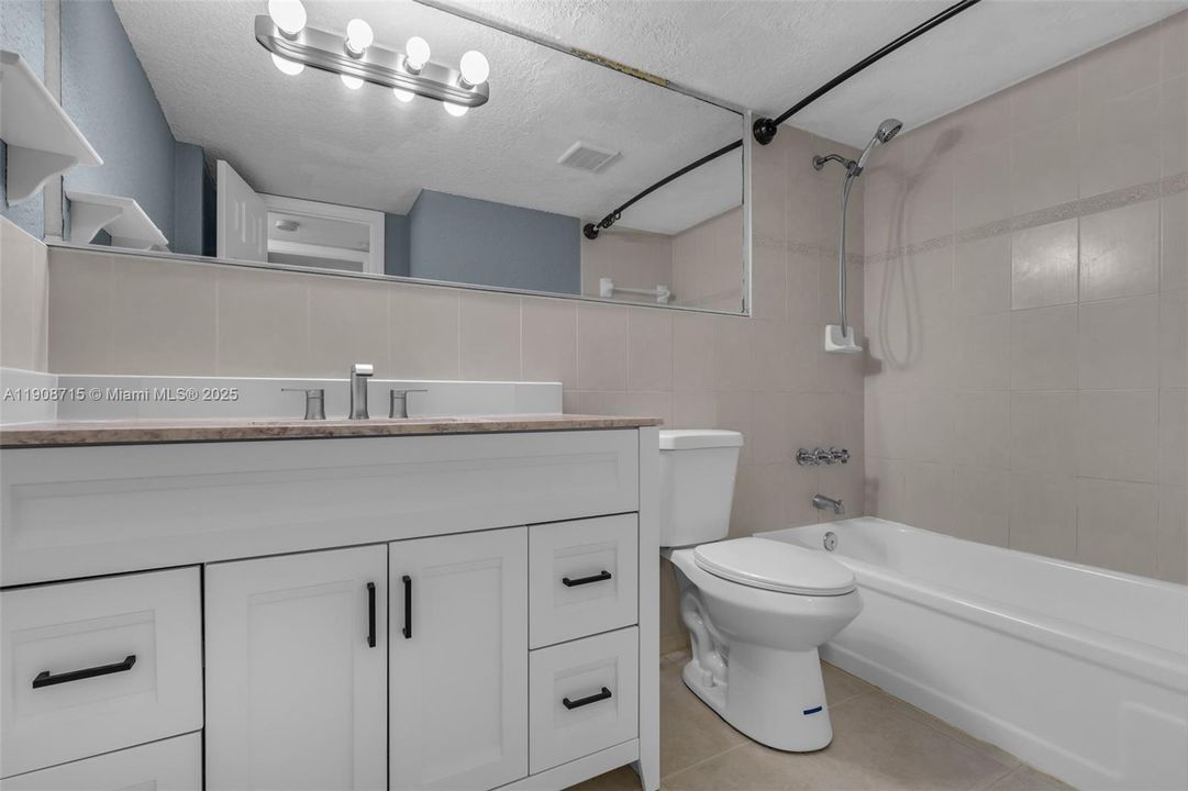 待售: $279,900 (1 贝兹, 1 浴室, 0 平方英尺)