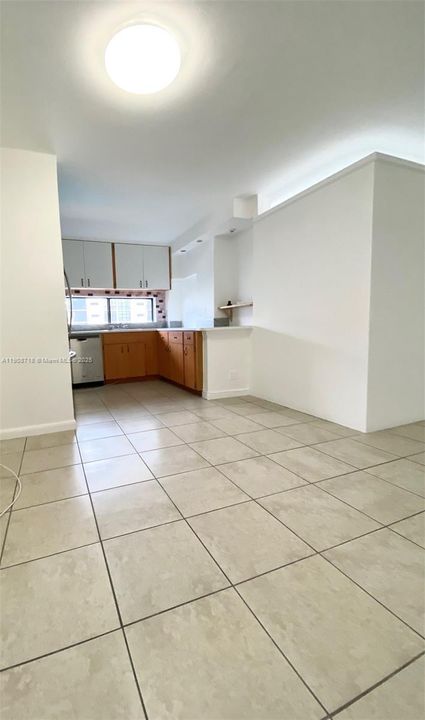 合同活跃: $200,000 (1 贝兹, 1 浴室, 767 平方英尺)