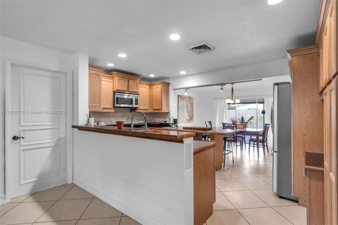 Под контрактом: $500,000 (3 спален, 2 ванн, 1313 Квадратных фут)