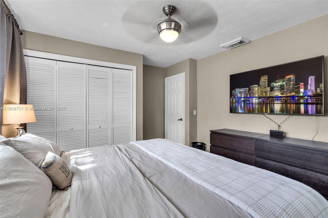 Под контрактом: $500,000 (3 спален, 2 ванн, 1313 Квадратных фут)