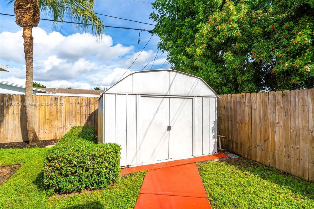 Под контрактом: $500,000 (3 спален, 2 ванн, 1313 Квадратных фут)