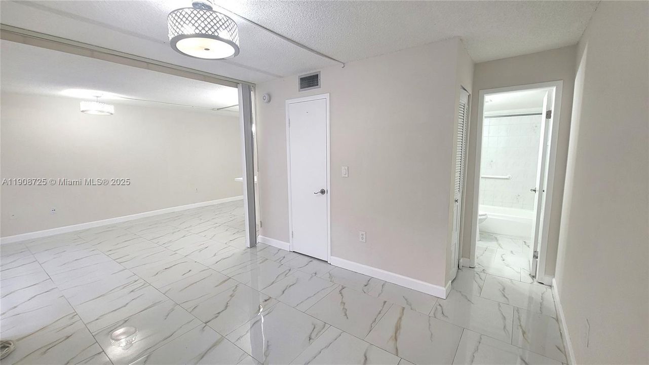 待售: $180,000 (0 贝兹, 1 浴室, 504 平方英尺)