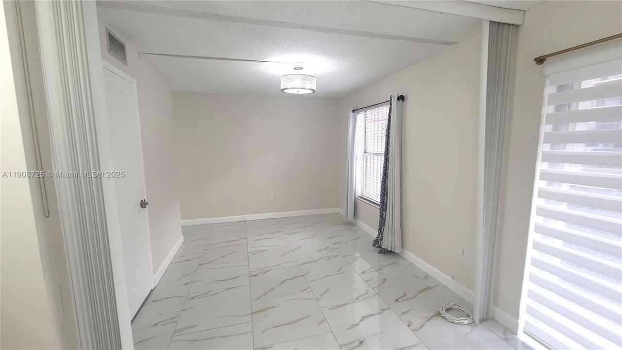 待售: $180,000 (0 贝兹, 1 浴室, 504 平方英尺)