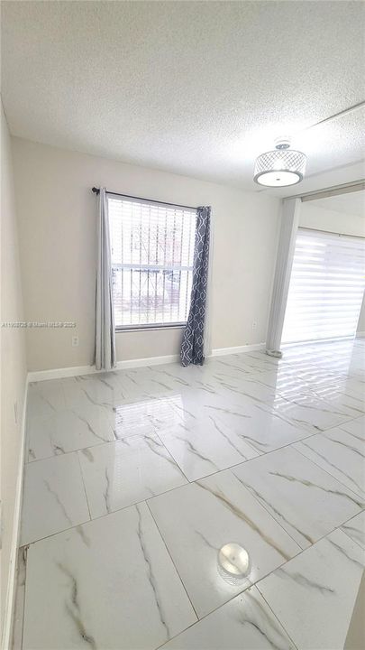 待售: $180,000 (0 贝兹, 1 浴室, 504 平方英尺)