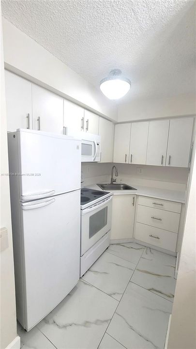 待售: $180,000 (0 贝兹, 1 浴室, 504 平方英尺)