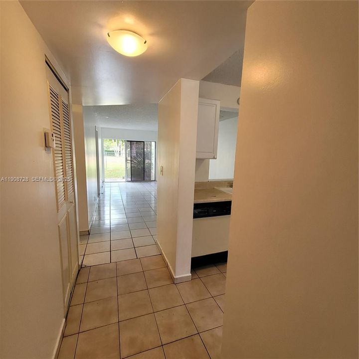 В аренду: $1,995 (2 спален, 2 ванн, 832 Квадратных фут)