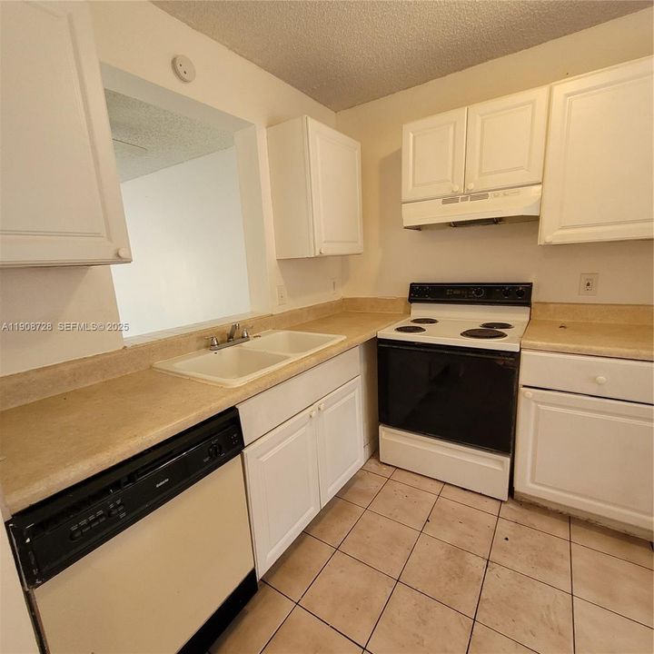 В аренду: $1,995 (2 спален, 2 ванн, 832 Квадратных фут)