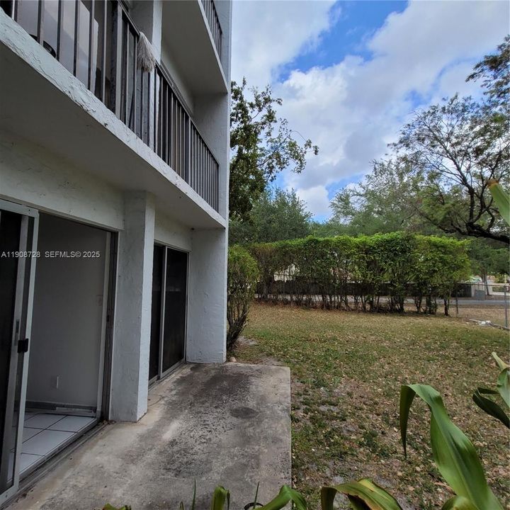 В аренду: $1,995 (2 спален, 2 ванн, 832 Квадратных фут)