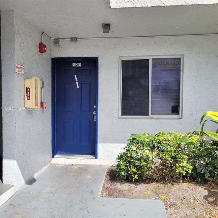 В аренду: $1,995 (2 спален, 2 ванн, 832 Квадратных фут)