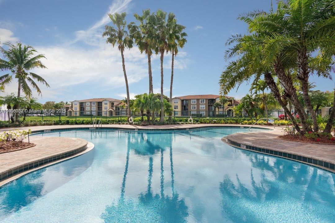 For Rent: $1,950 (1 beds, 1 baths, 787 Square Feet)