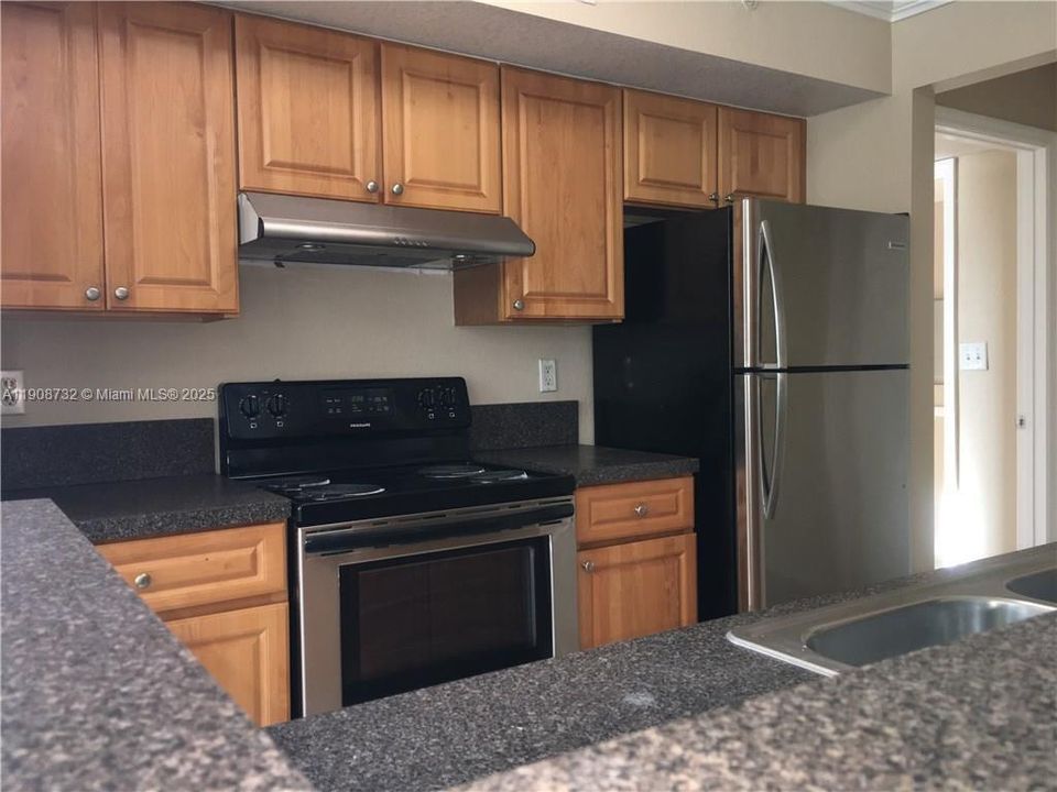 For Rent: $1,950 (1 beds, 1 baths, 787 Square Feet)