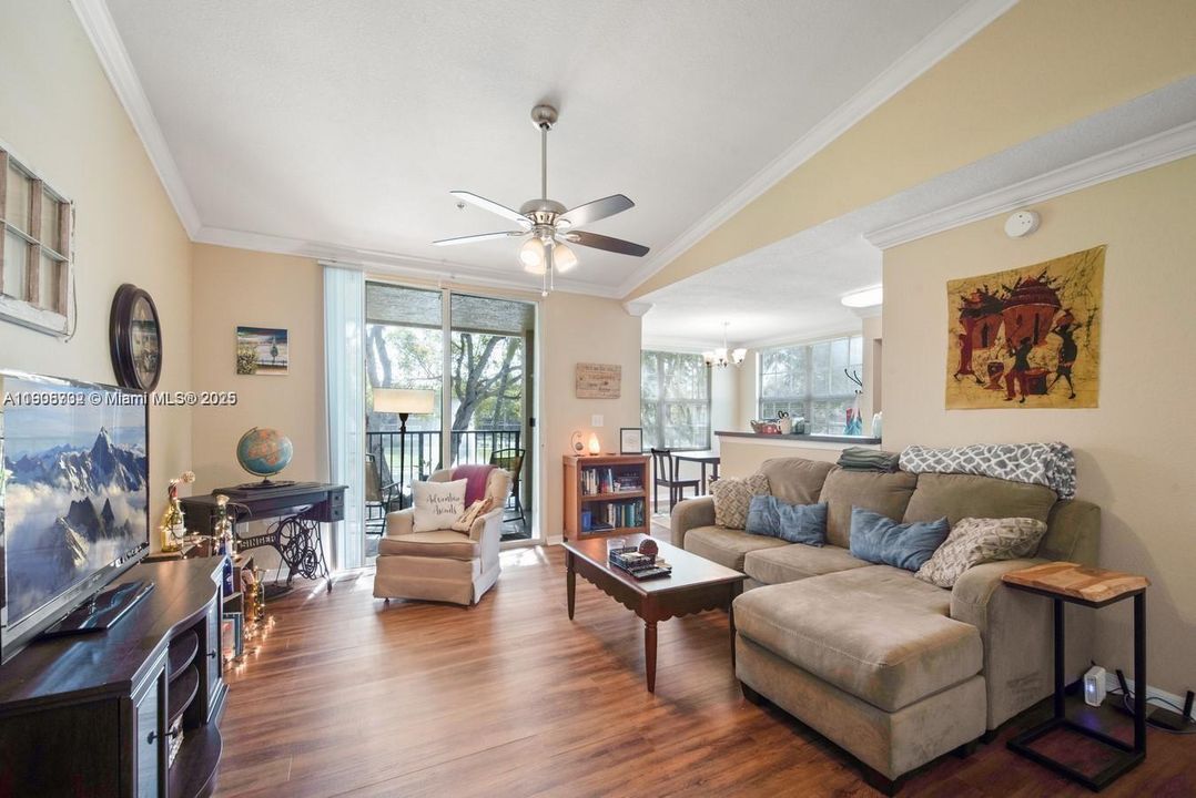 For Rent: $1,950 (1 beds, 1 baths, 787 Square Feet)