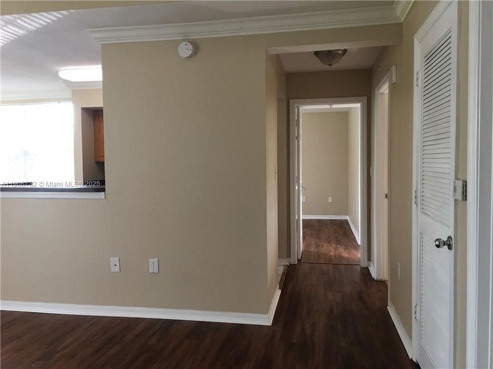 For Rent: $1,950 (1 beds, 1 baths, 787 Square Feet)