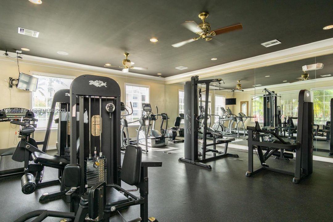 For Rent: $1,950 (1 beds, 1 baths, 787 Square Feet)