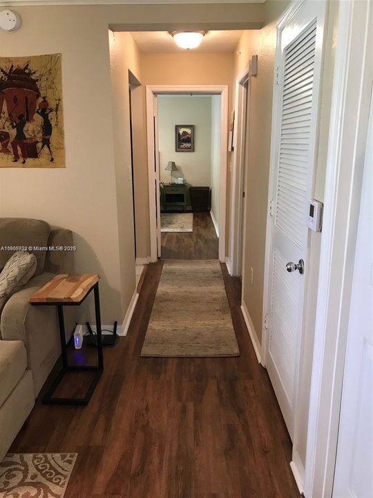 For Rent: $1,950 (1 beds, 1 baths, 787 Square Feet)