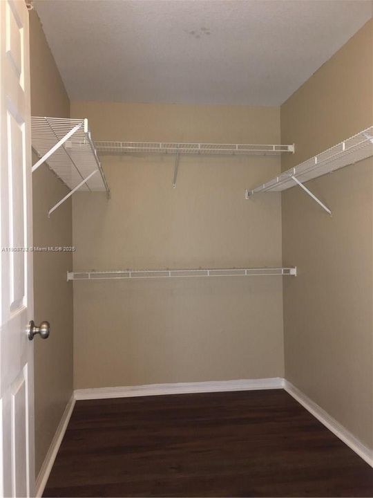 For Rent: $1,950 (1 beds, 1 baths, 787 Square Feet)