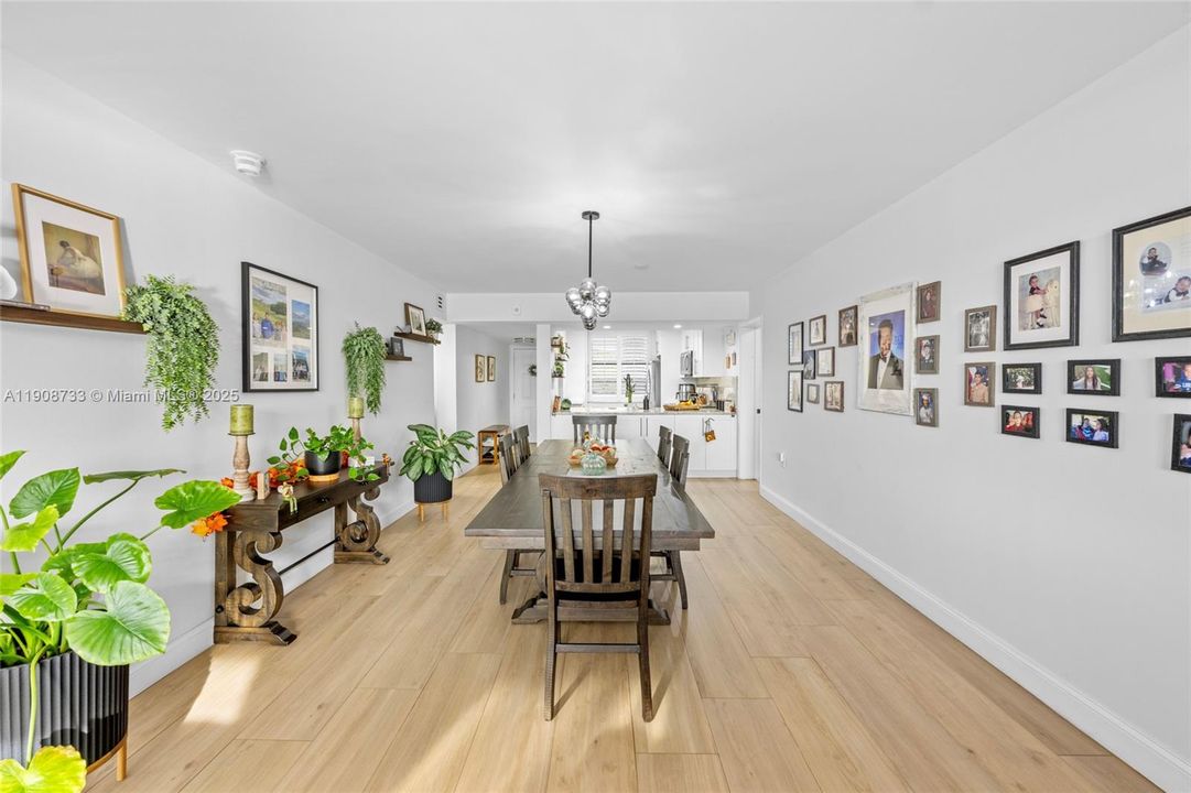 For Sale: $325,000 (2 beds, 2 baths, 1385 Square Feet)