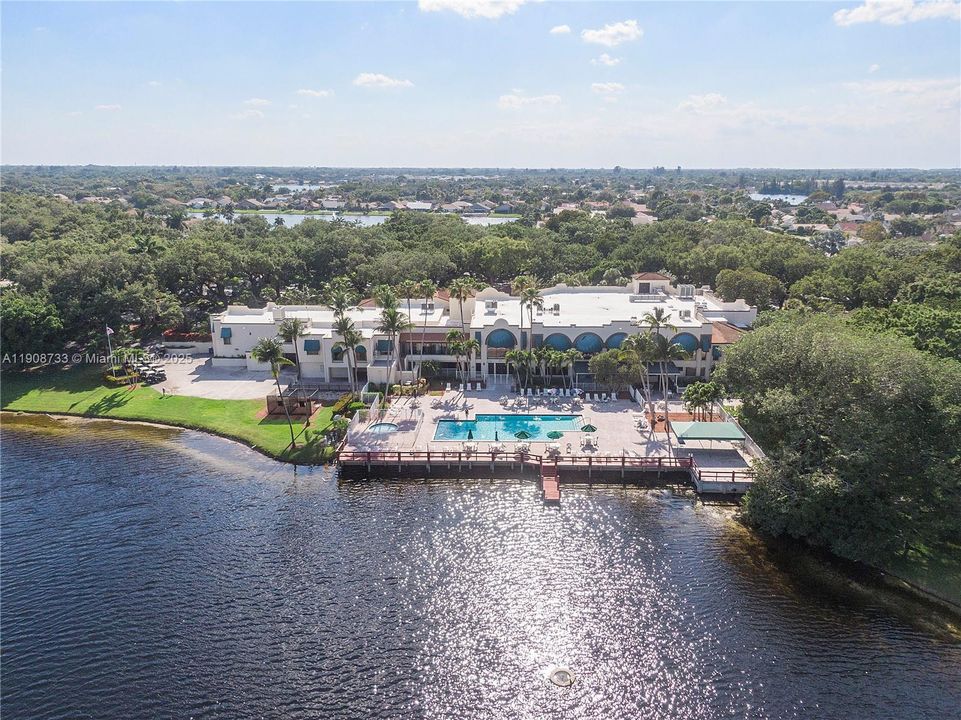 For Sale: $325,000 (2 beds, 2 baths, 1385 Square Feet)