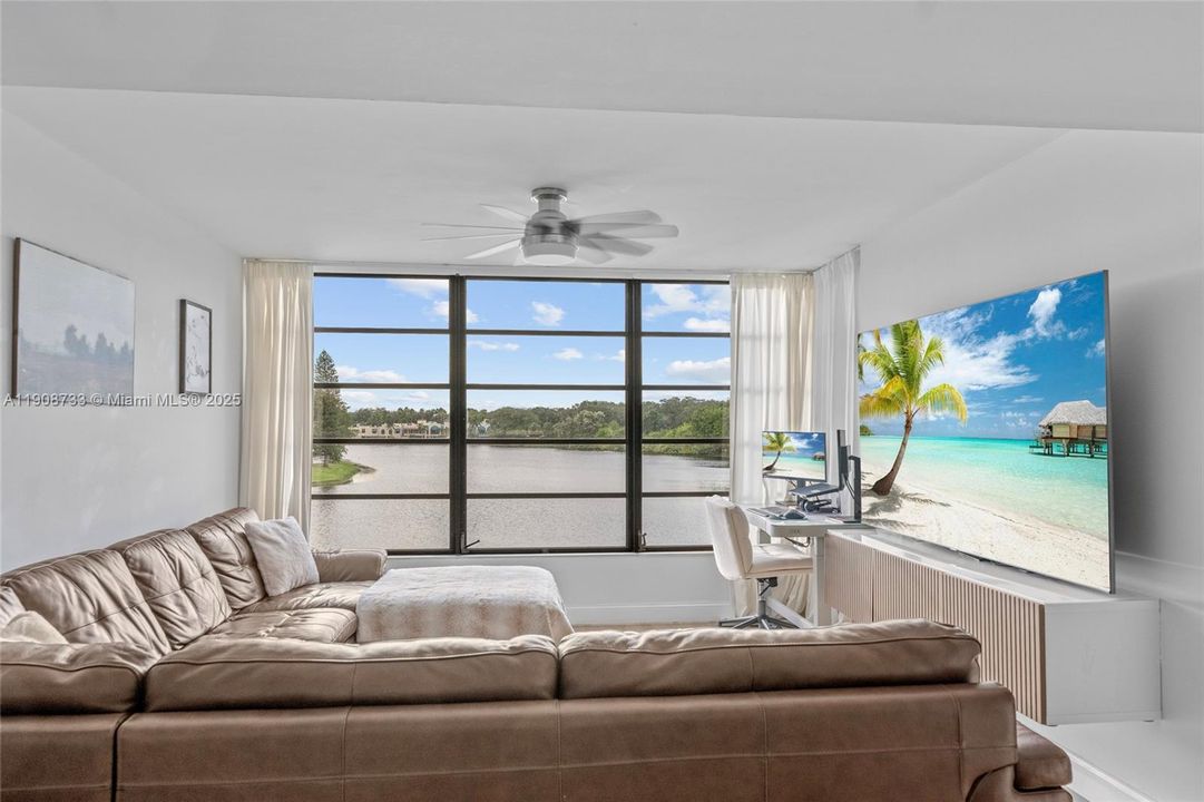 For Sale: $325,000 (2 beds, 2 baths, 1385 Square Feet)