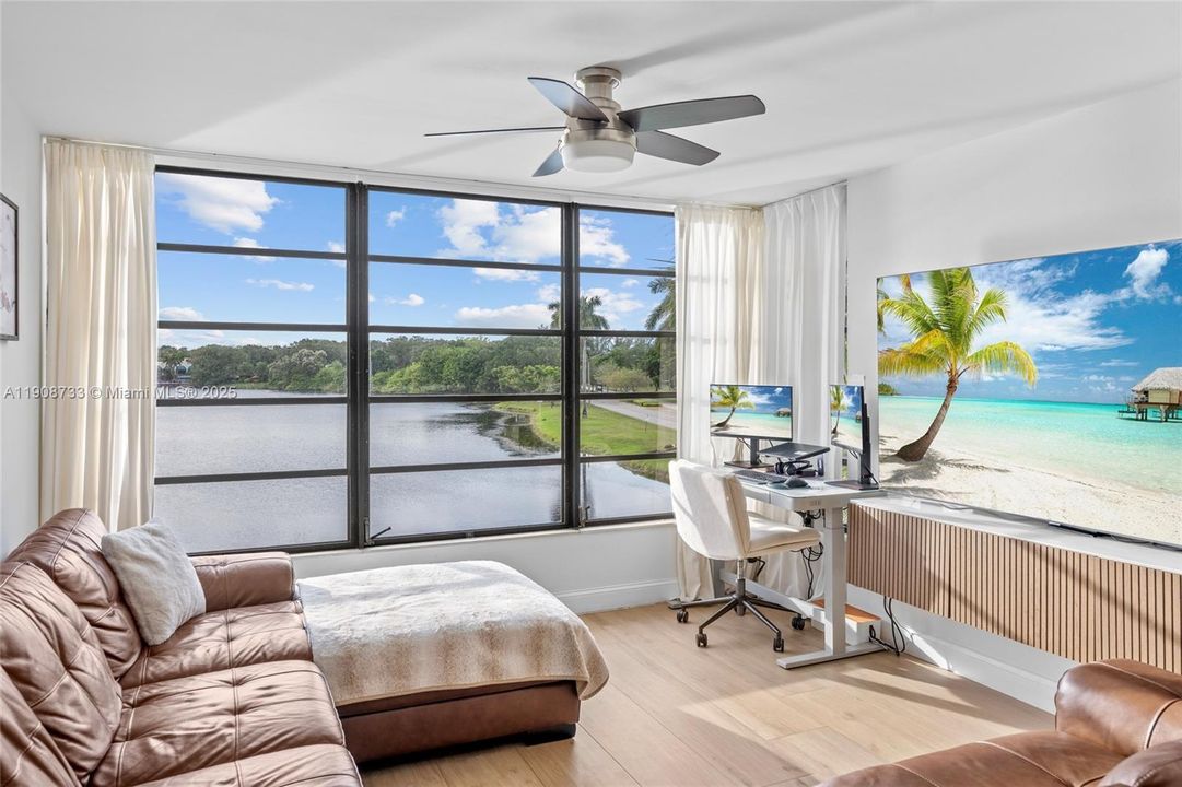 For Sale: $325,000 (2 beds, 2 baths, 1385 Square Feet)