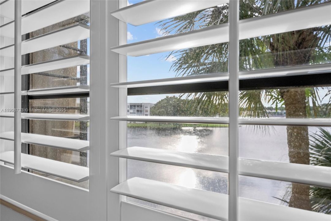 For Sale: $325,000 (2 beds, 2 baths, 1385 Square Feet)