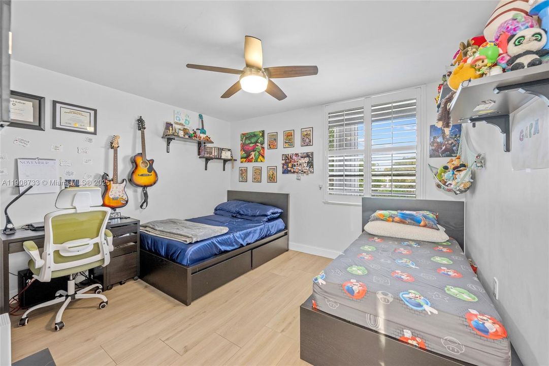 For Sale: $325,000 (2 beds, 2 baths, 1385 Square Feet)