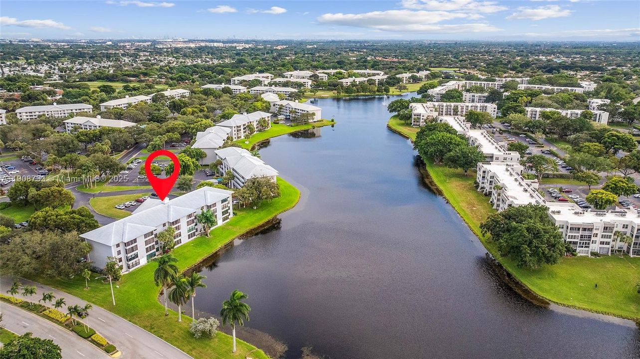 For Sale: $325,000 (2 beds, 2 baths, 1385 Square Feet)