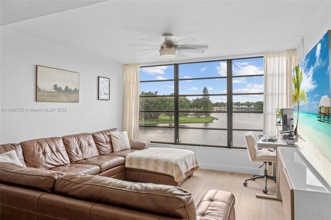 For Sale: $325,000 (2 beds, 2 baths, 1385 Square Feet)