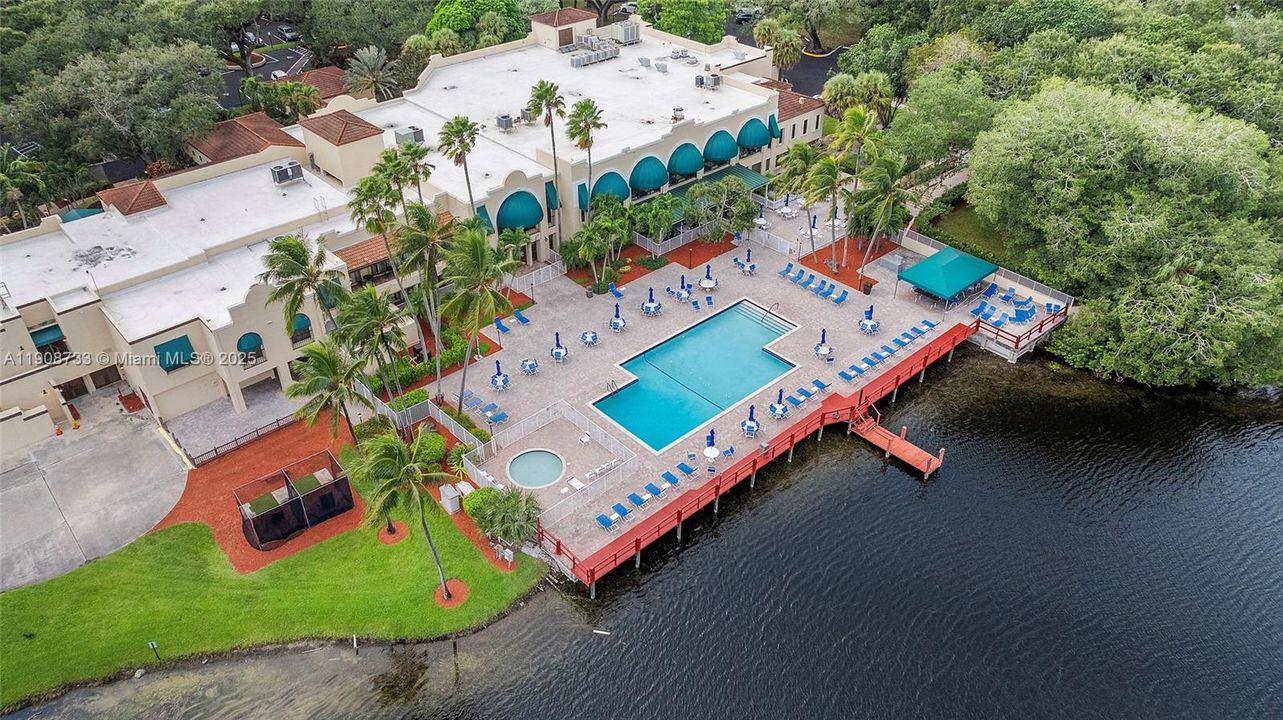 For Sale: $325,000 (2 beds, 2 baths, 1385 Square Feet)