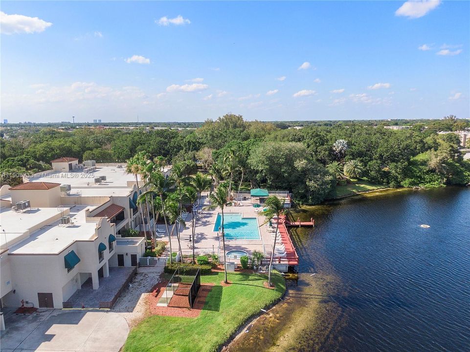 For Sale: $325,000 (2 beds, 2 baths, 1385 Square Feet)