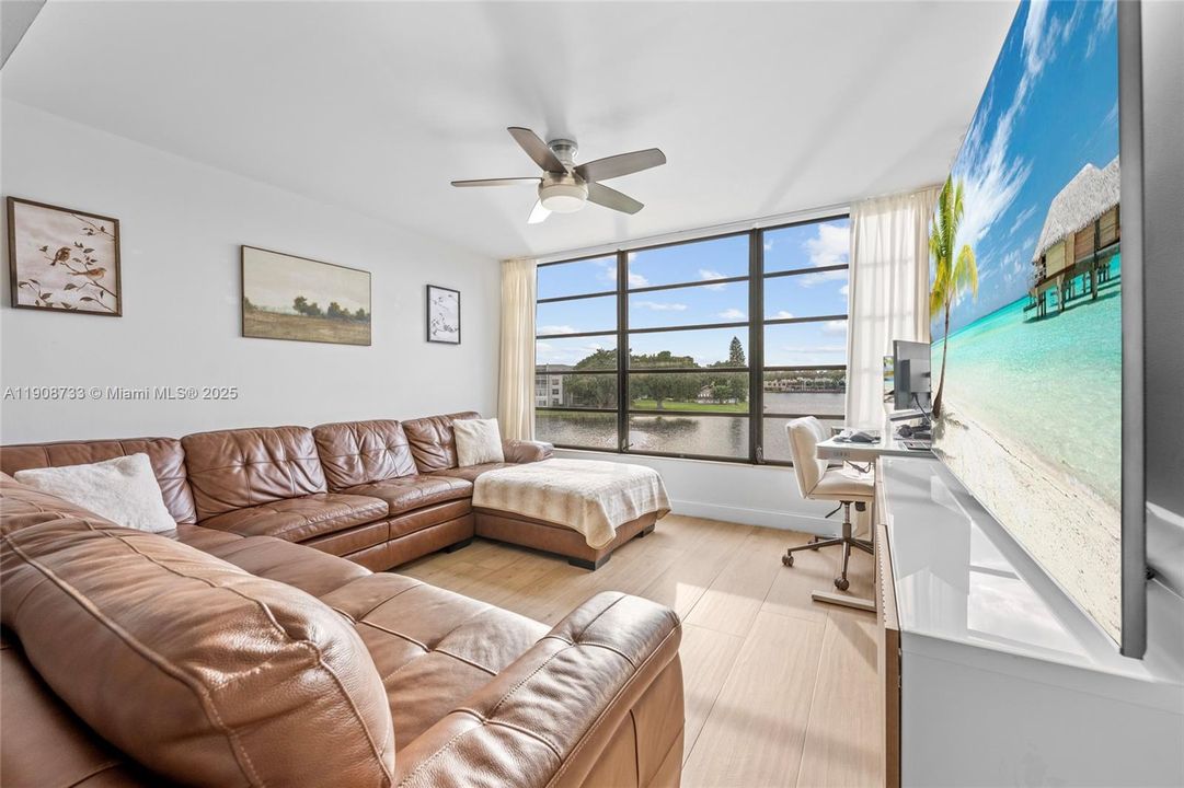 For Sale: $325,000 (2 beds, 2 baths, 1385 Square Feet)