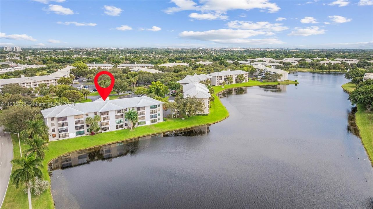 For Sale: $325,000 (2 beds, 2 baths, 1385 Square Feet)