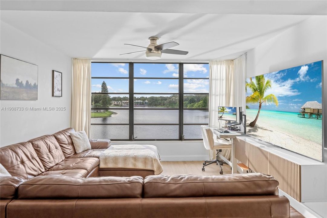 For Sale: $325,000 (2 beds, 2 baths, 1385 Square Feet)