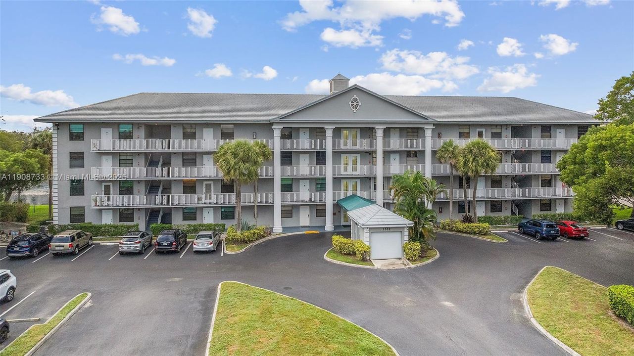 For Sale: $325,000 (2 beds, 2 baths, 1385 Square Feet)