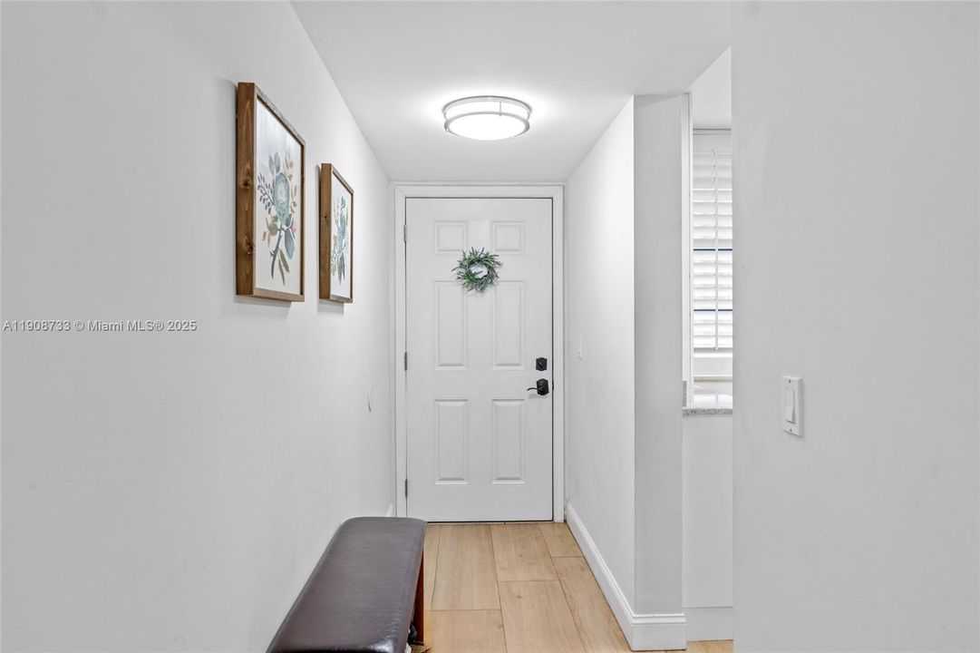 For Sale: $325,000 (2 beds, 2 baths, 1385 Square Feet)