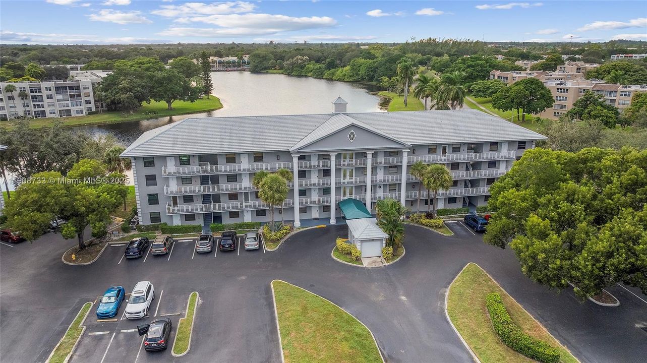 For Sale: $325,000 (2 beds, 2 baths, 1385 Square Feet)