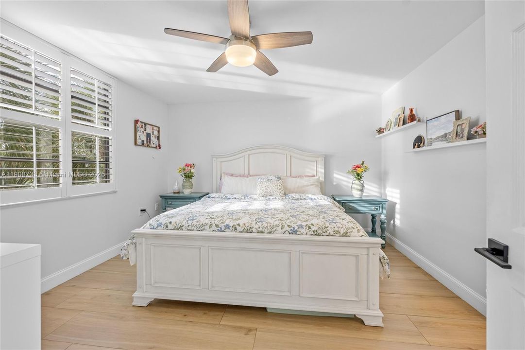 For Sale: $325,000 (2 beds, 2 baths, 1385 Square Feet)