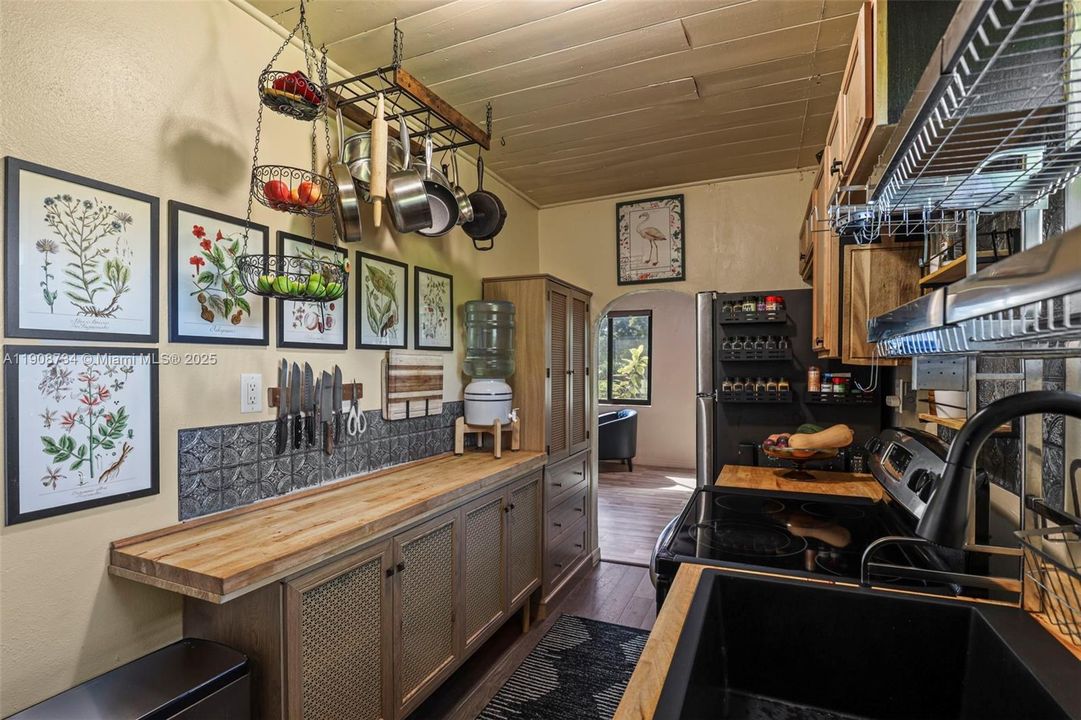 待售: $227,000 (3 贝兹, 1 浴室, 850 平方英尺)