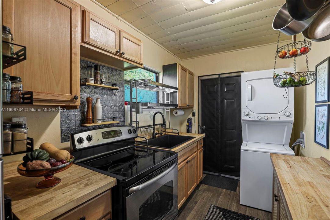 待售: $227,000 (3 贝兹, 1 浴室, 850 平方英尺)