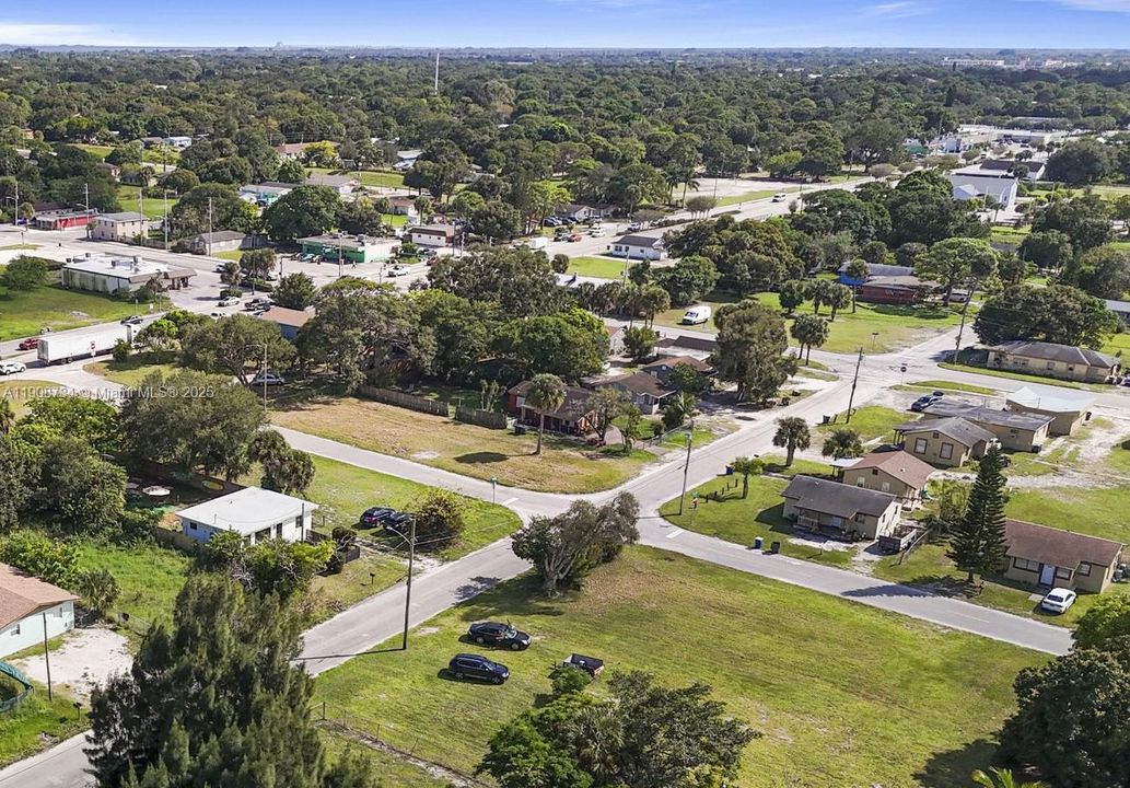 待售: $227,000 (3 贝兹, 1 浴室, 850 平方英尺)