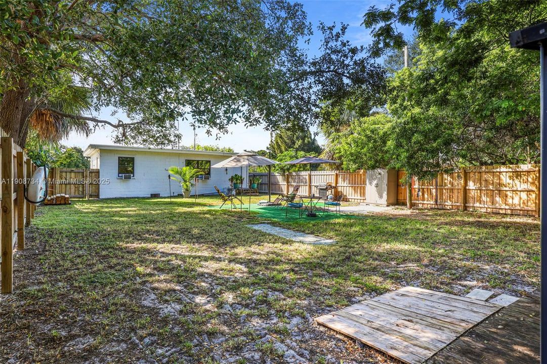 待售: $227,000 (3 贝兹, 1 浴室, 850 平方英尺)