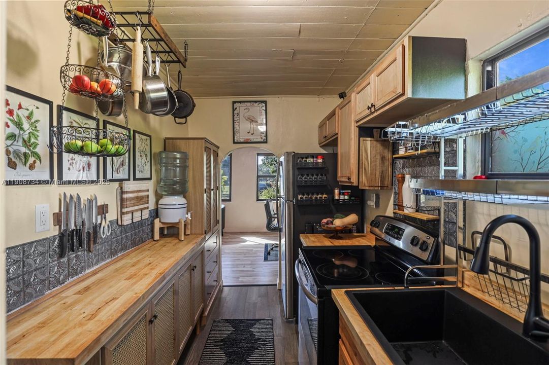 待售: $227,000 (3 贝兹, 1 浴室, 850 平方英尺)